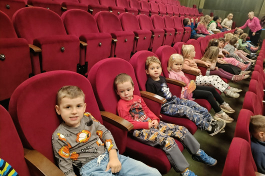 Divadlo Tomík mezi dinosaury