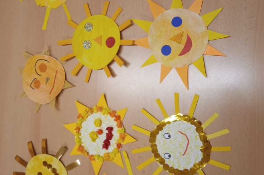 Tvoření papírových sluníček - soutěž